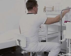 Секс с врачом в кабинете